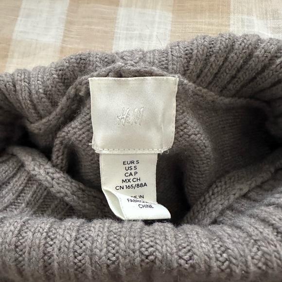 H&M Taupe Turtleneck Sweater - Picture 4 of 4